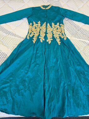 Elegant Teal Long Sleeve Embroidered Maxi Dress W Slit In The Middle Size Large